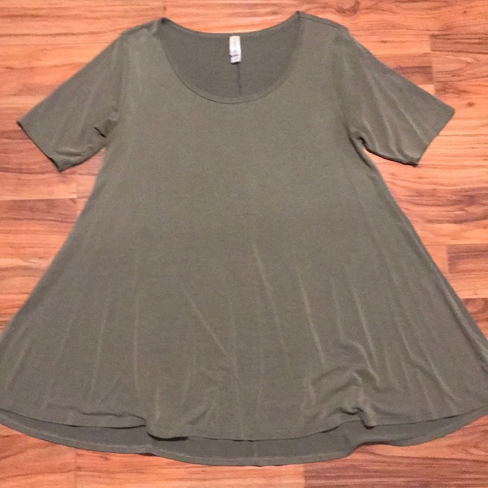 NWOT LulaRoe Perfect T